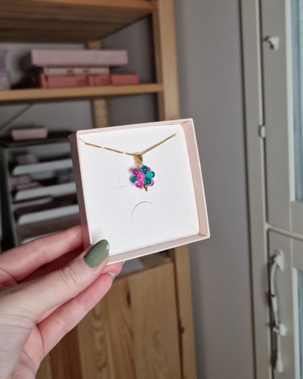 Kainu-kaulakoru, smaragdi-pinkki